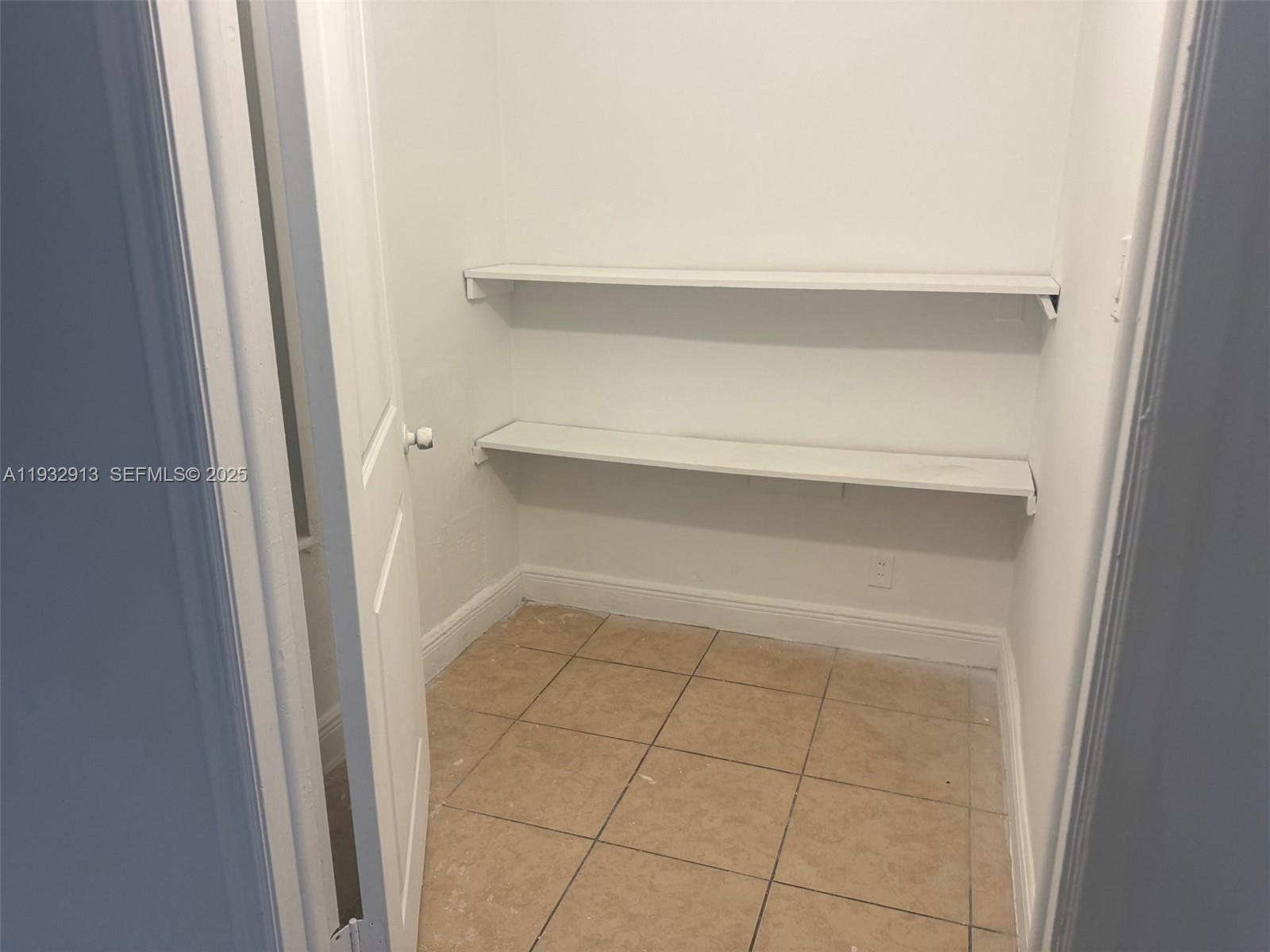 HOLLYWOOD LITTLE RANCHES - Residential Lease