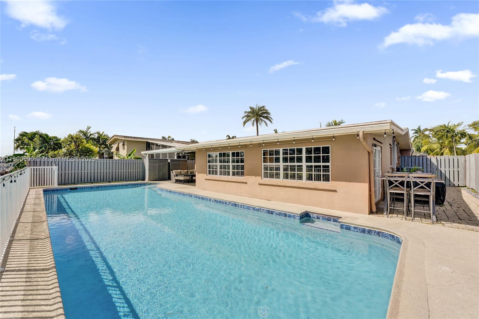 LAUDERDALE ISLES NO 2-BLK - Residential