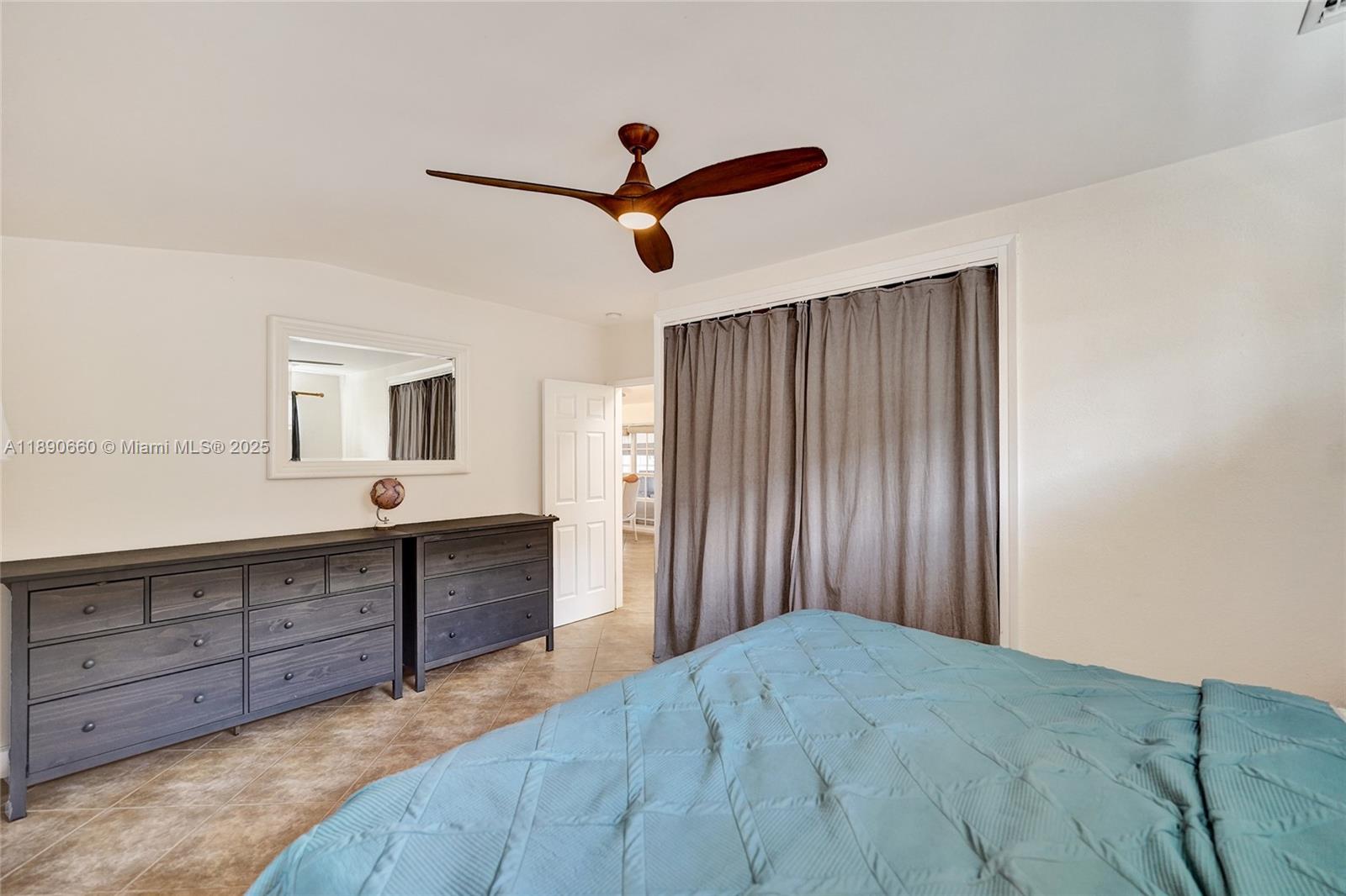LAUDERDALE ISLES NO 2-BLK - Residential