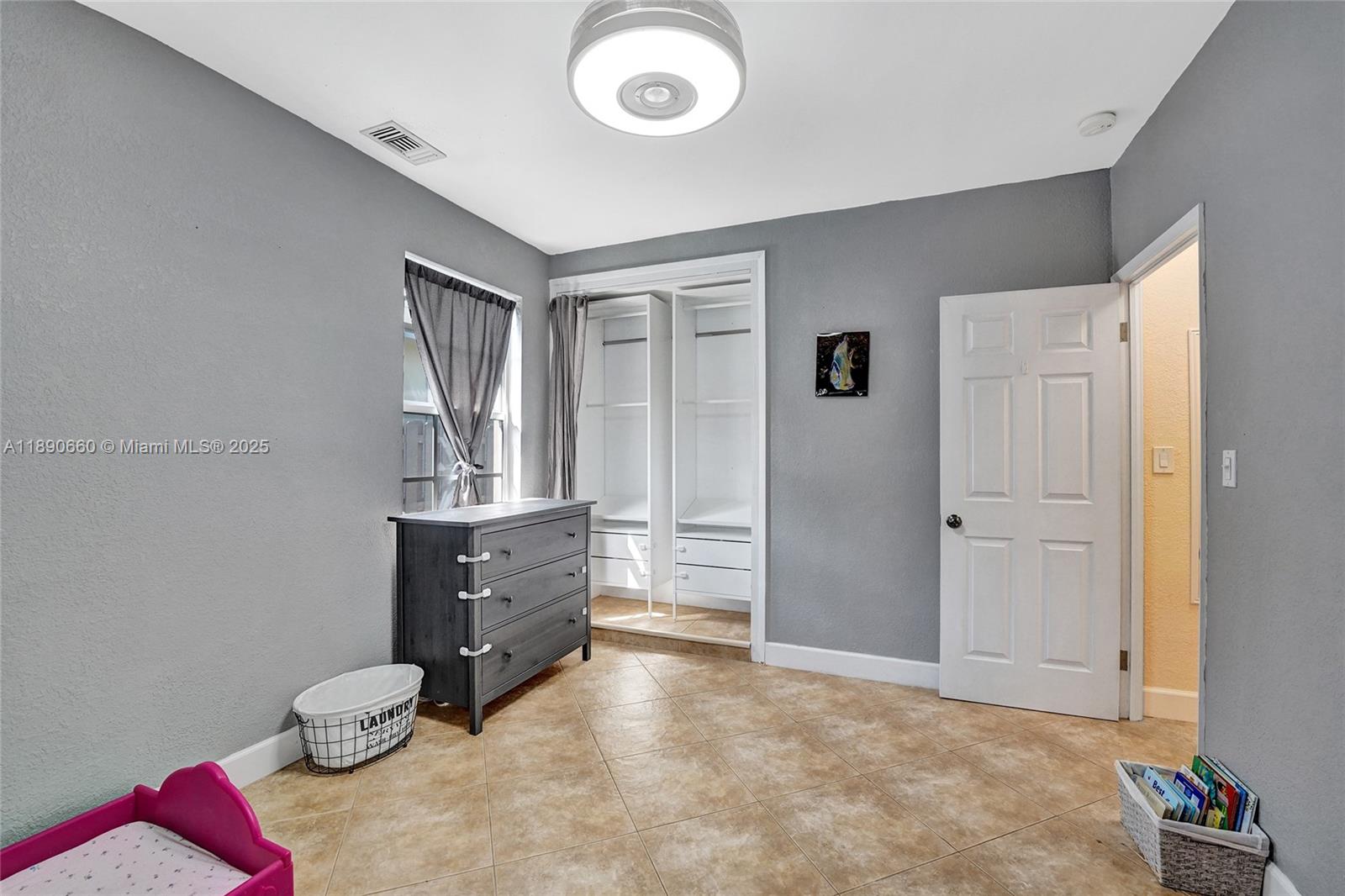 LAUDERDALE ISLES NO 2-BLK - Residential