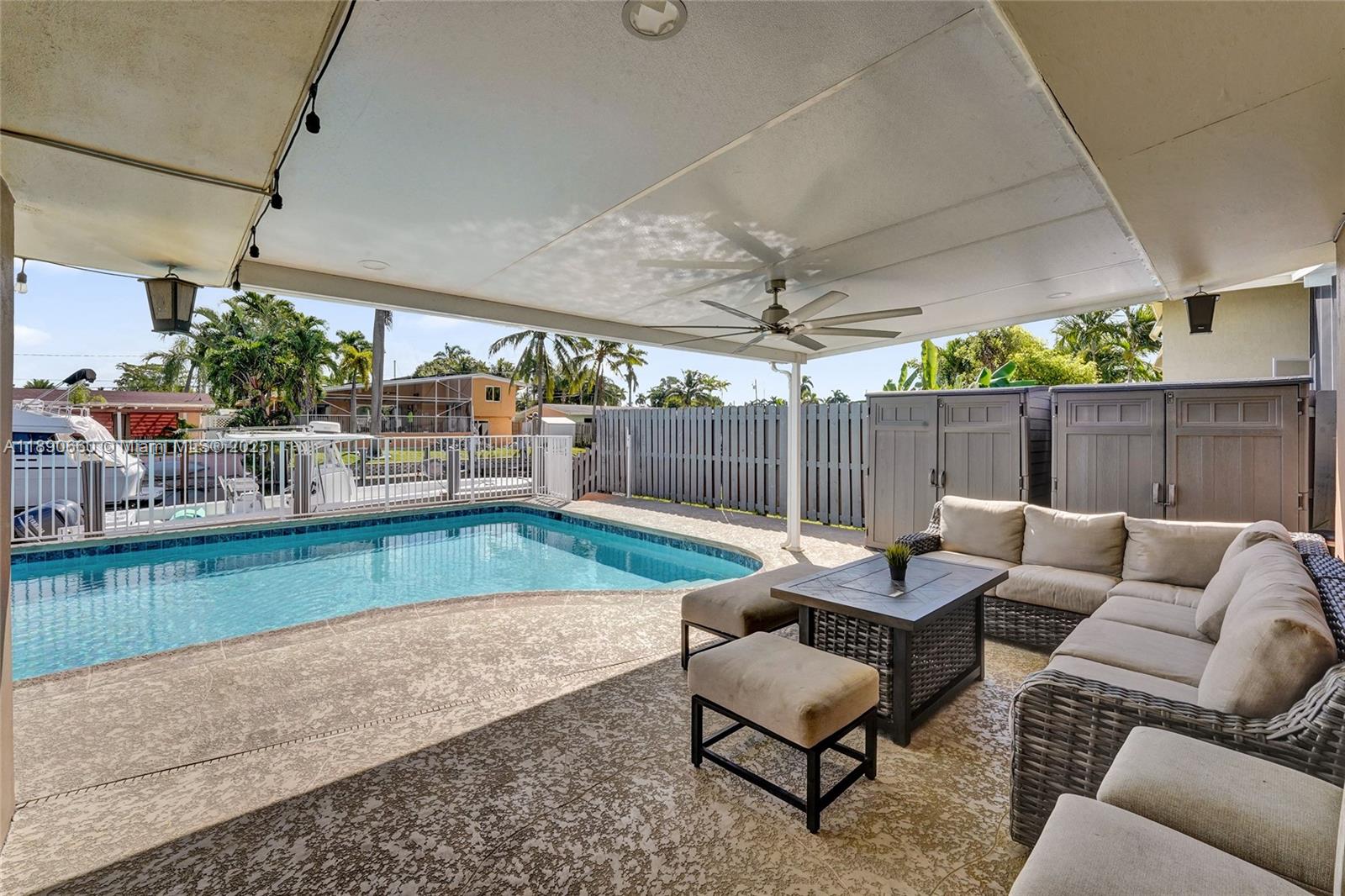 LAUDERDALE ISLES NO 2-BLK - Residential