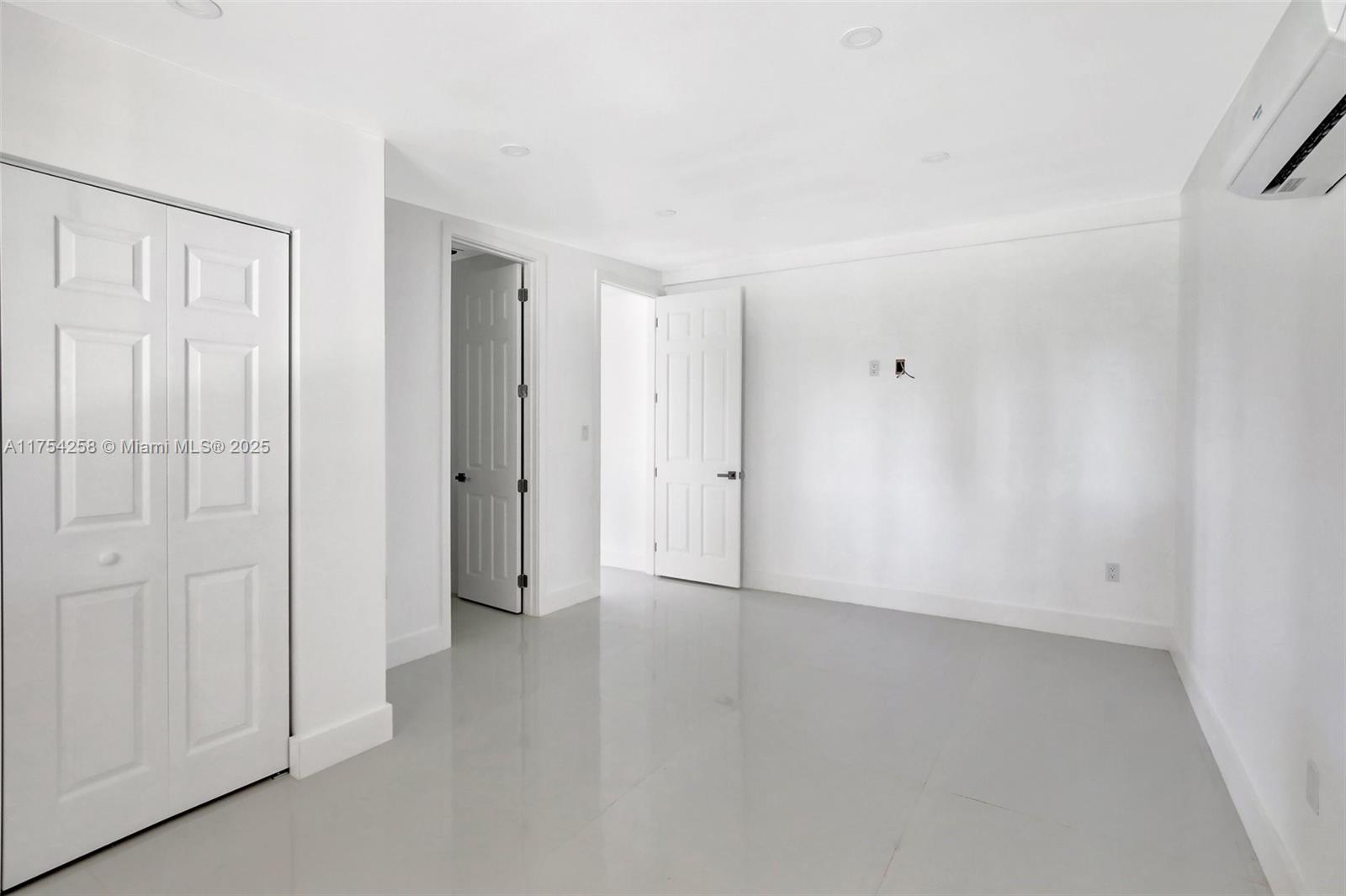 COUNTRY CLUB RANCHES SEC - Residential