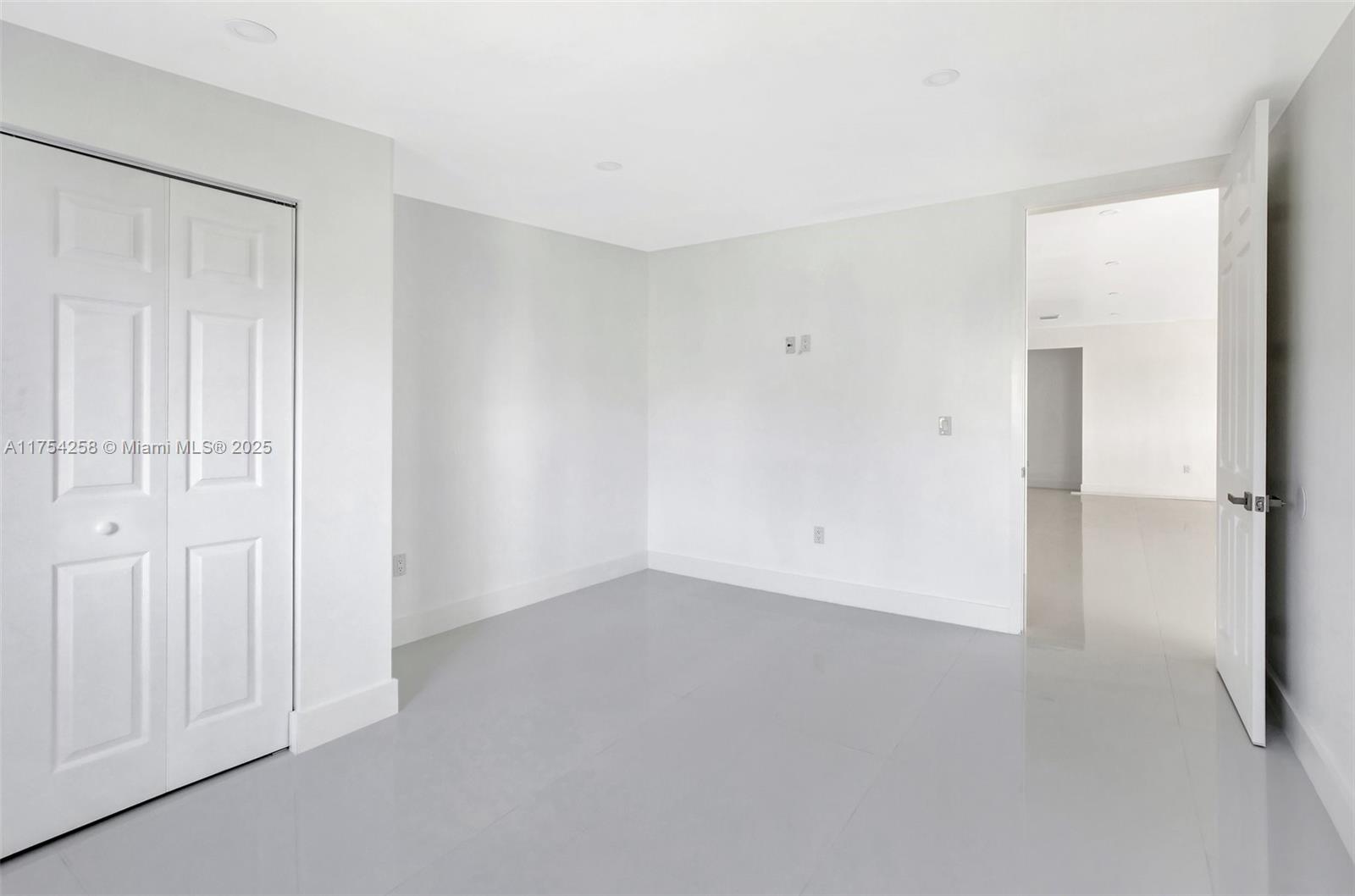 COUNTRY CLUB RANCHES SEC - Residential