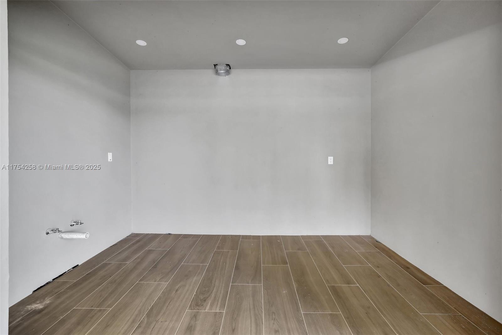 COUNTRY CLUB RANCHES SEC - Residential