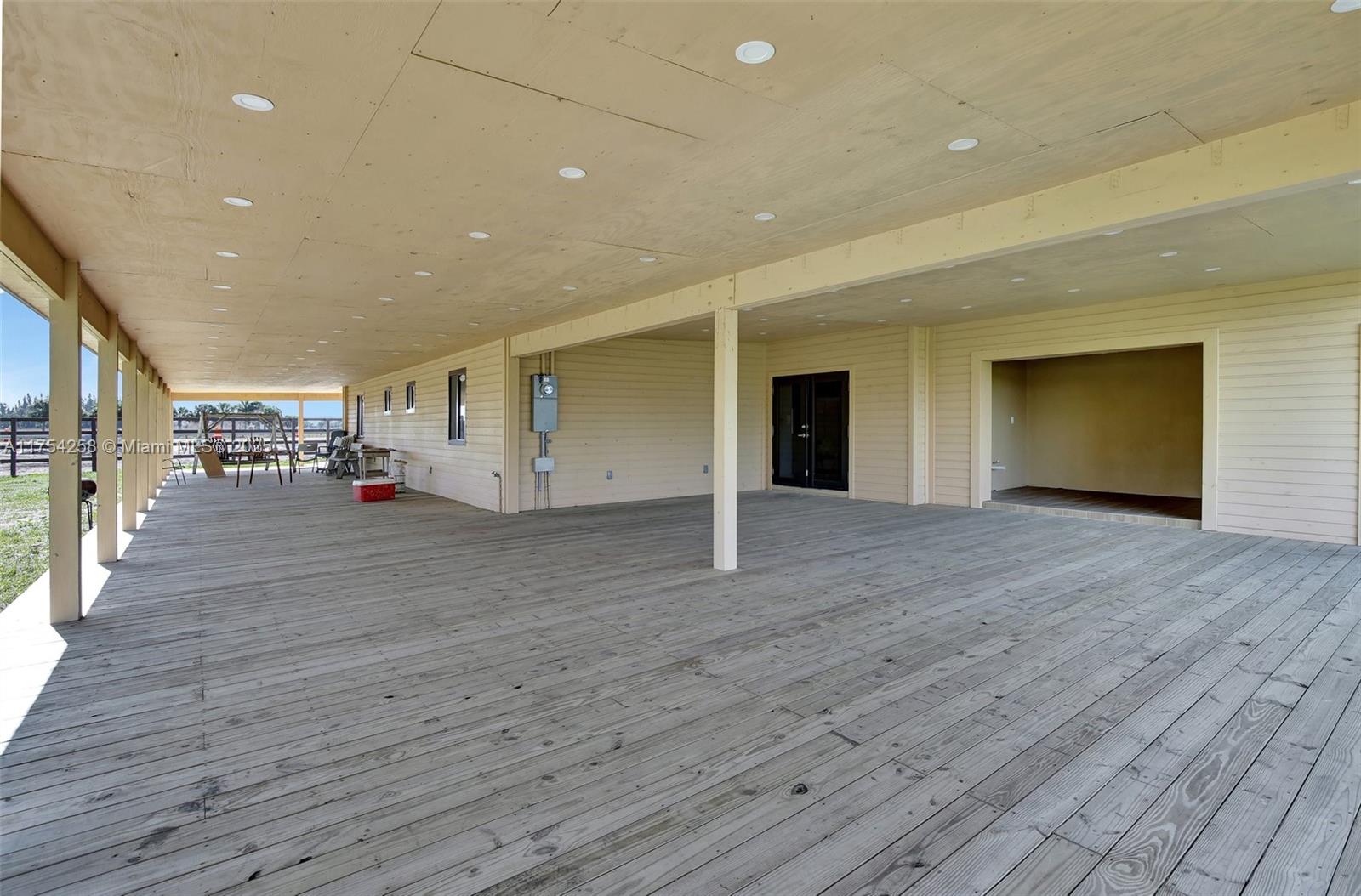 COUNTRY CLUB RANCHES SEC - Residential