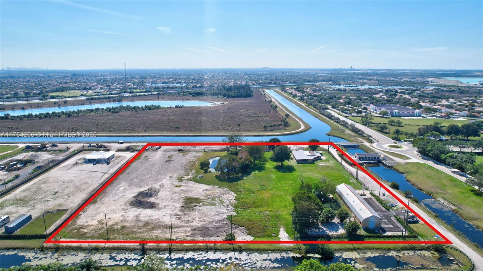 COUNTRY CLUB RANCHES SEC - Residential