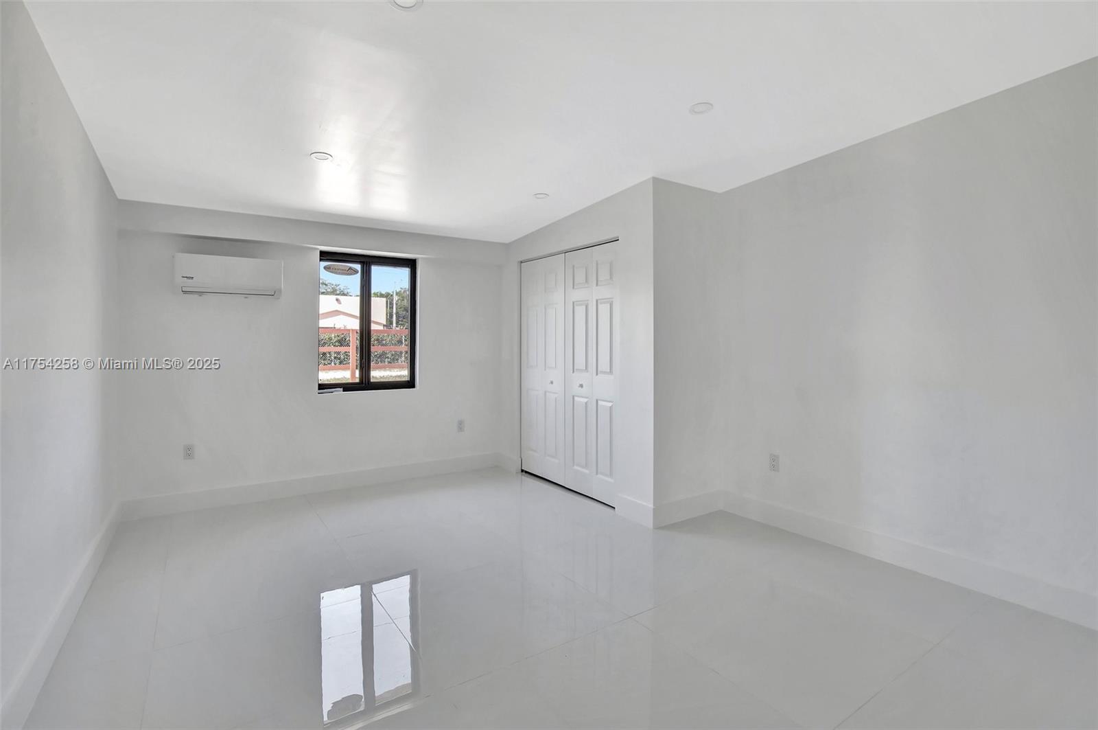 COUNTRY CLUB RANCHES SEC - Residential