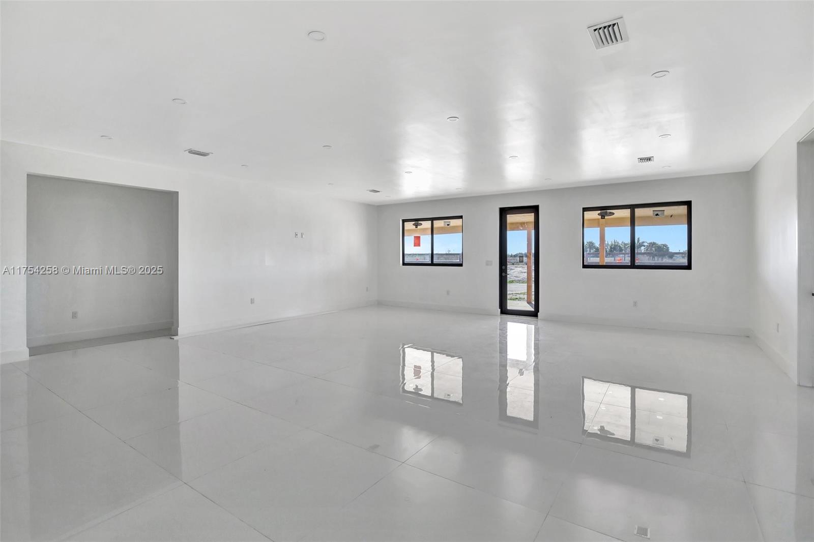 COUNTRY CLUB RANCHES SEC - Residential