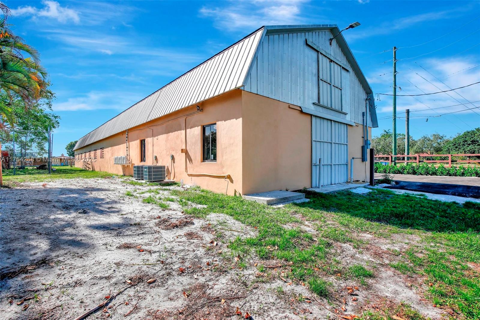 COUNTRY CLUB RANCHES SEC - Residential