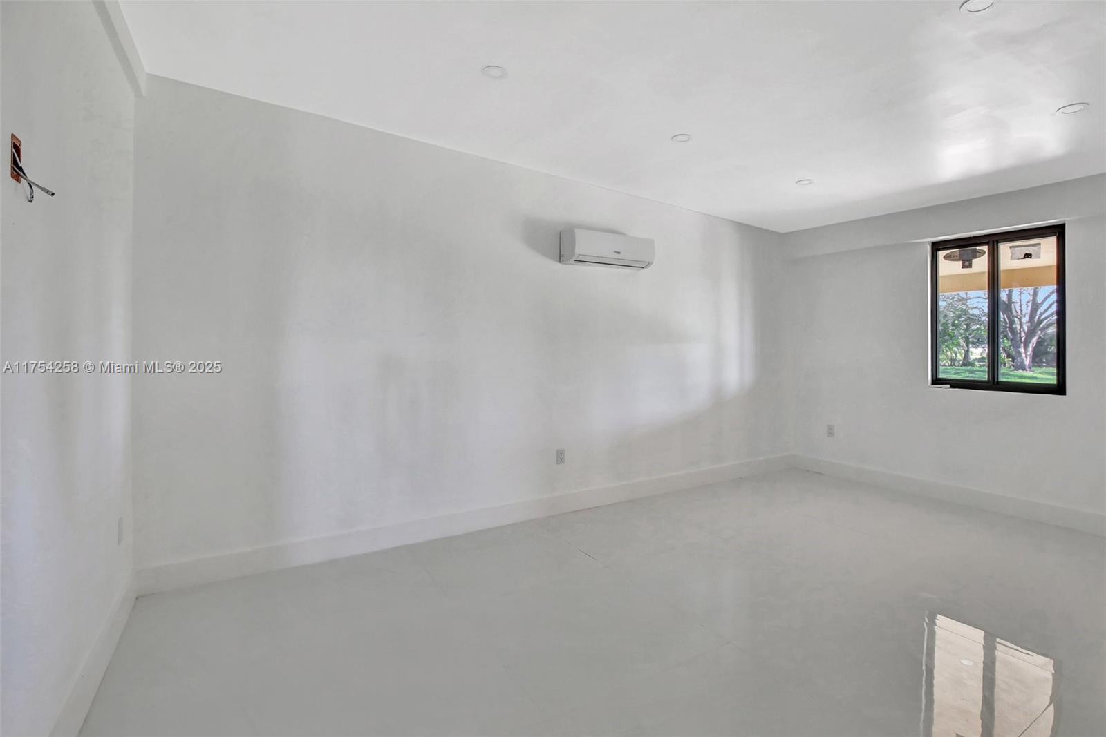 COUNTRY CLUB RANCHES SEC - Residential