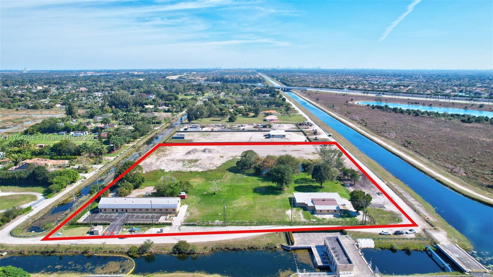 COUNTRY CLUB RANCHES SEC - Residential