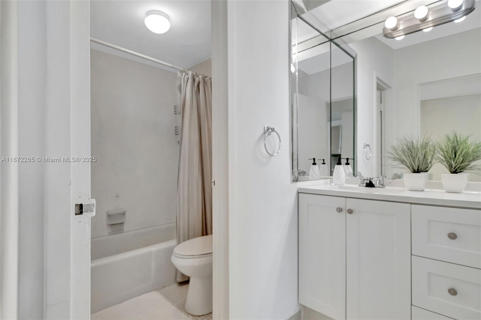 THE DECOPLAGE CONDO - Residential