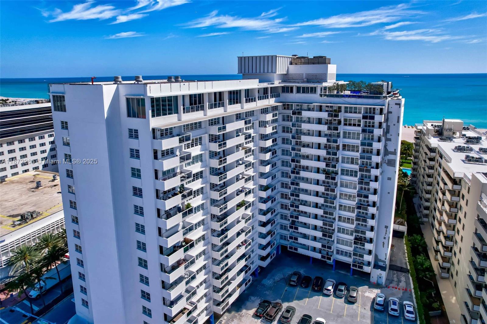 THE DECOPLAGE CONDO - Residential