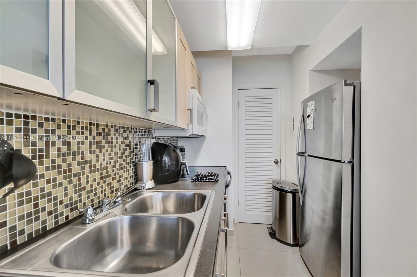 THE DECOPLAGE CONDO - Residential