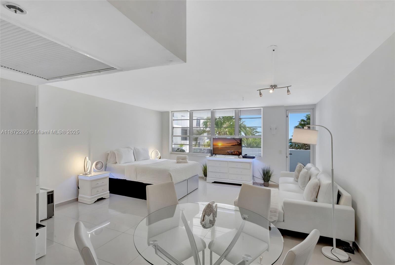 100 Lincoln Rd 417