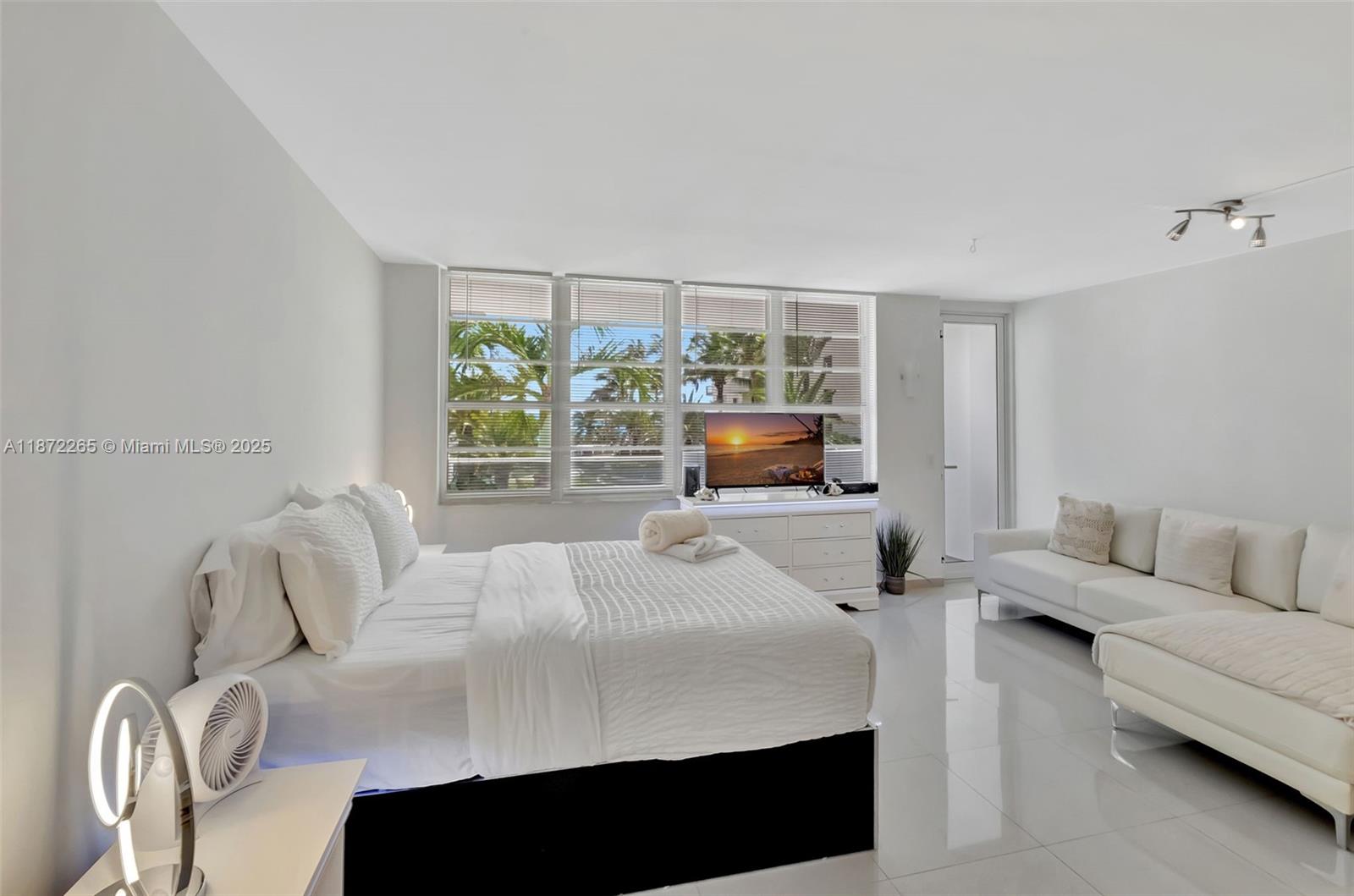 THE DECOPLAGE CONDO - Residential