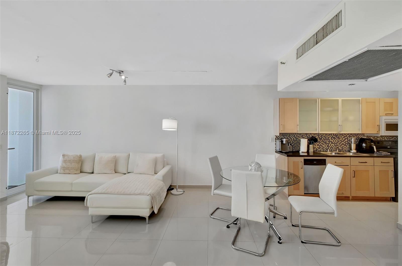 THE DECOPLAGE CONDO - Residential