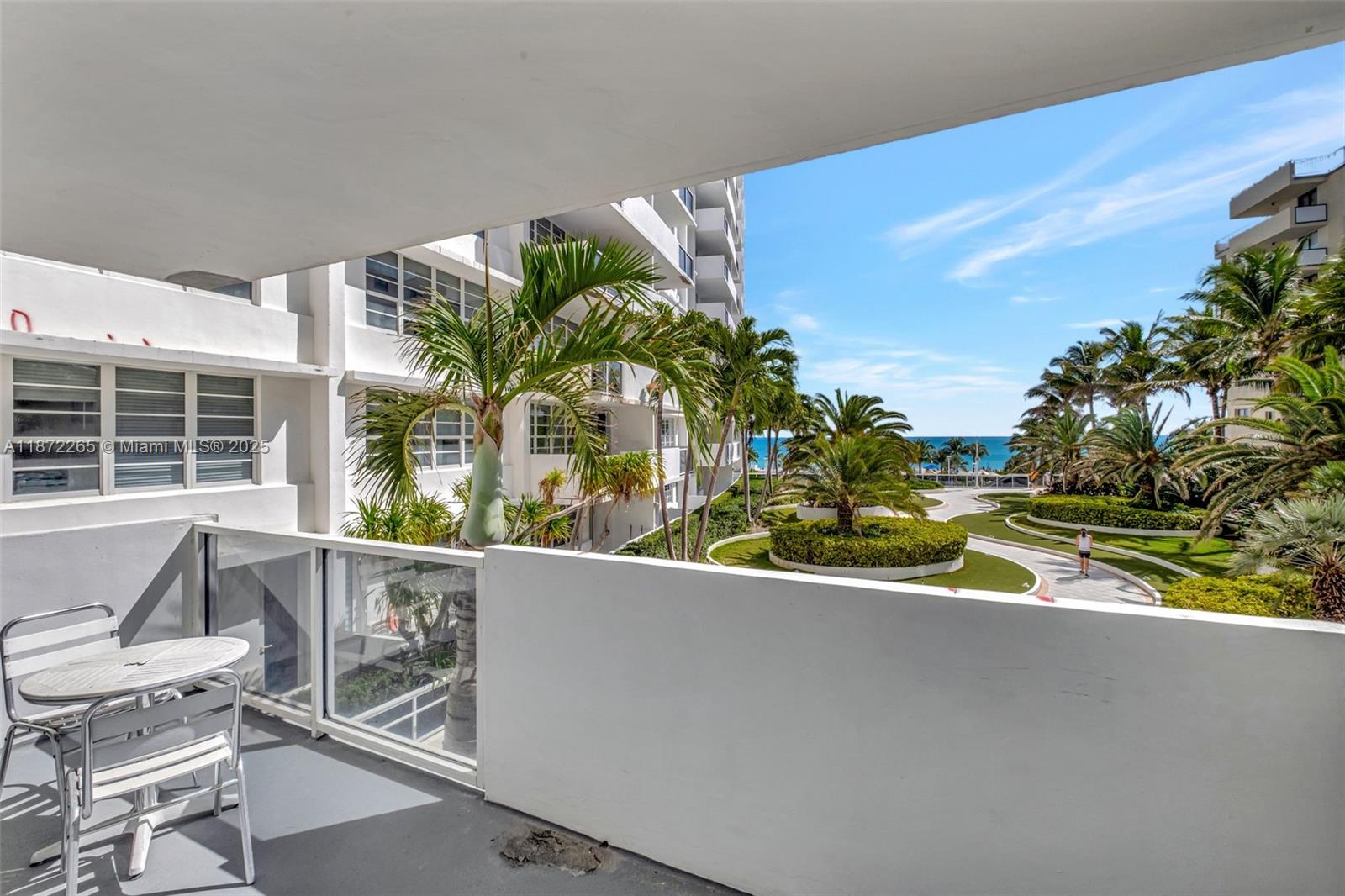 100 Lincoln Rd 417
