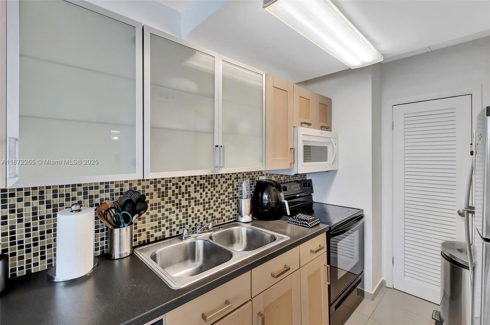 THE DECOPLAGE CONDO - Residential