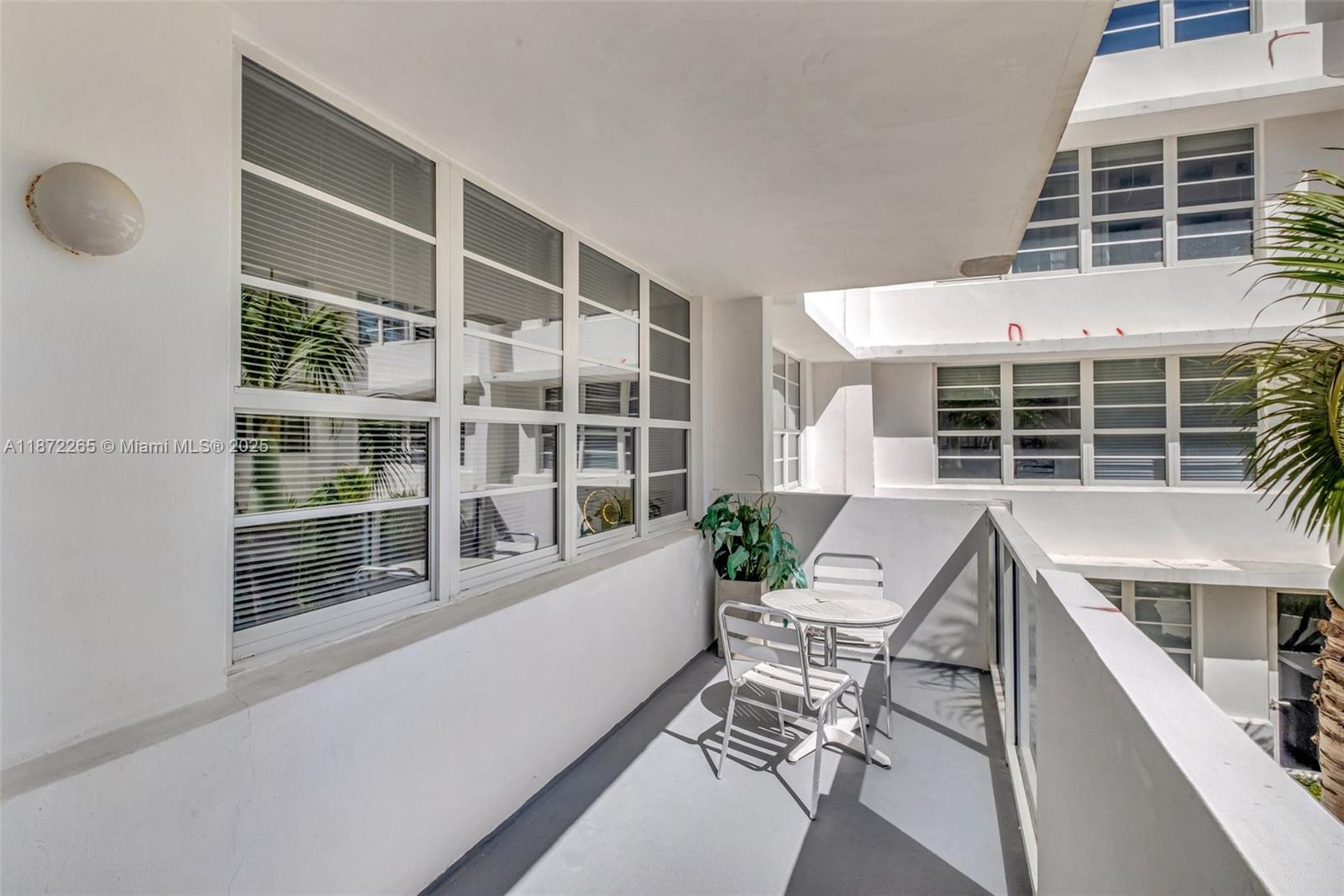 THE DECOPLAGE CONDO - Residential