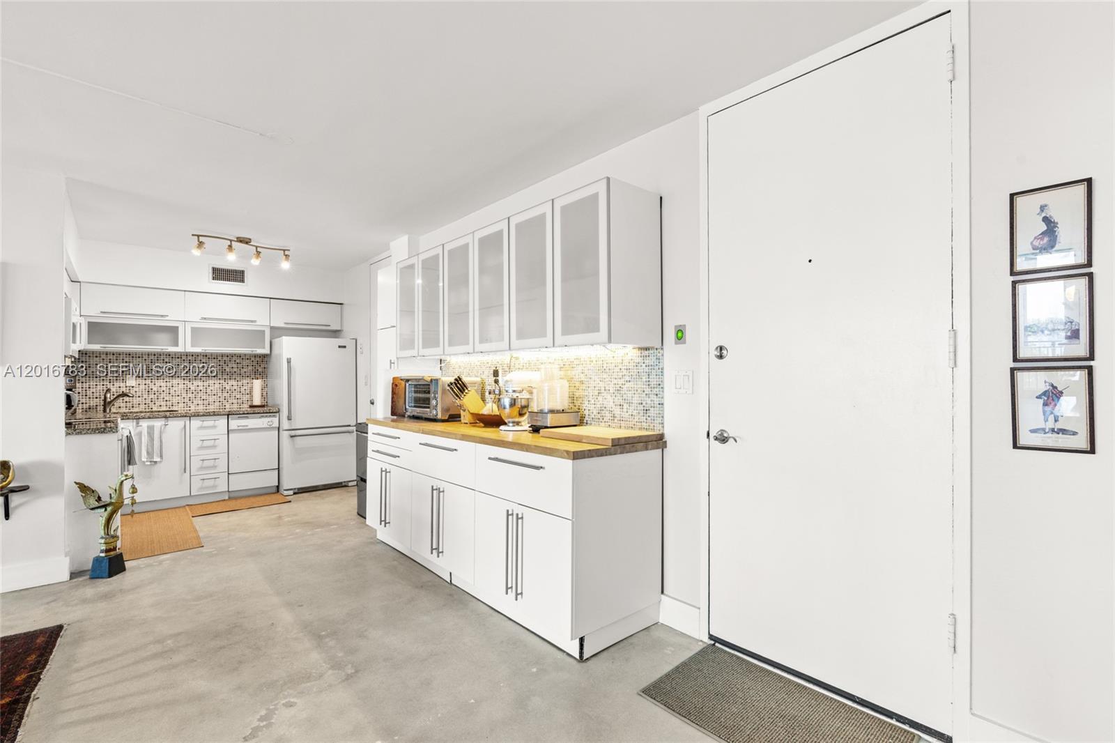 PALM BAY CONDOMINIUM - Residential