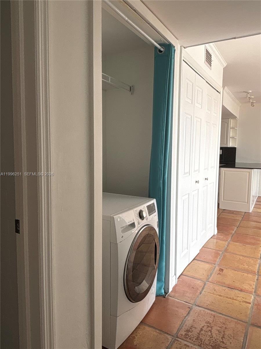 CRANDON TOWER CONDO - Residential