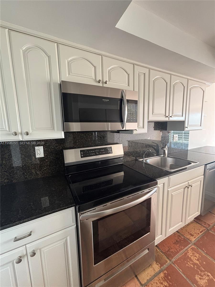 CRANDON TOWER CONDO - Residential