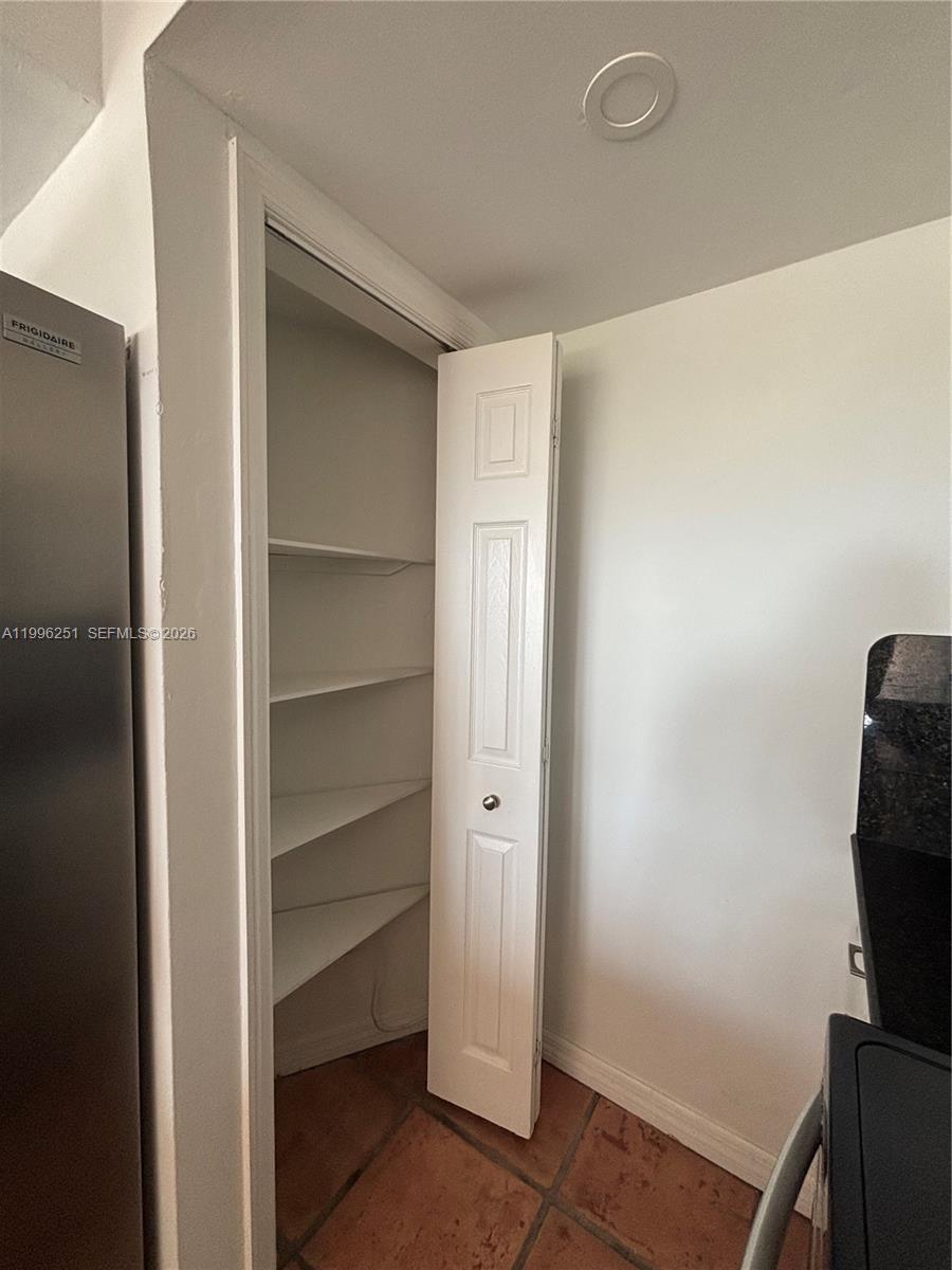 CRANDON TOWER CONDO - Residential