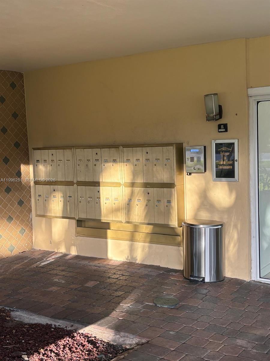 CRANDON TOWER CONDO - Residential