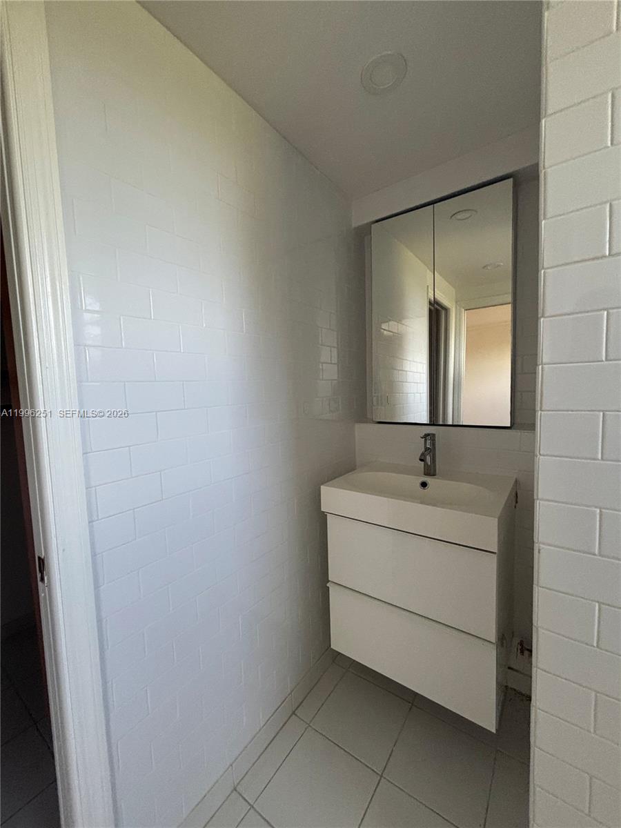 CRANDON TOWER CONDO - Residential