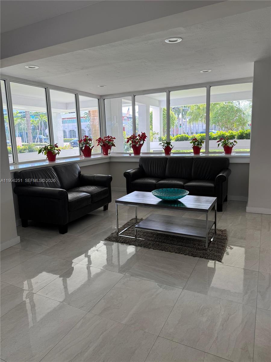 CRANDON TOWER CONDO - Residential