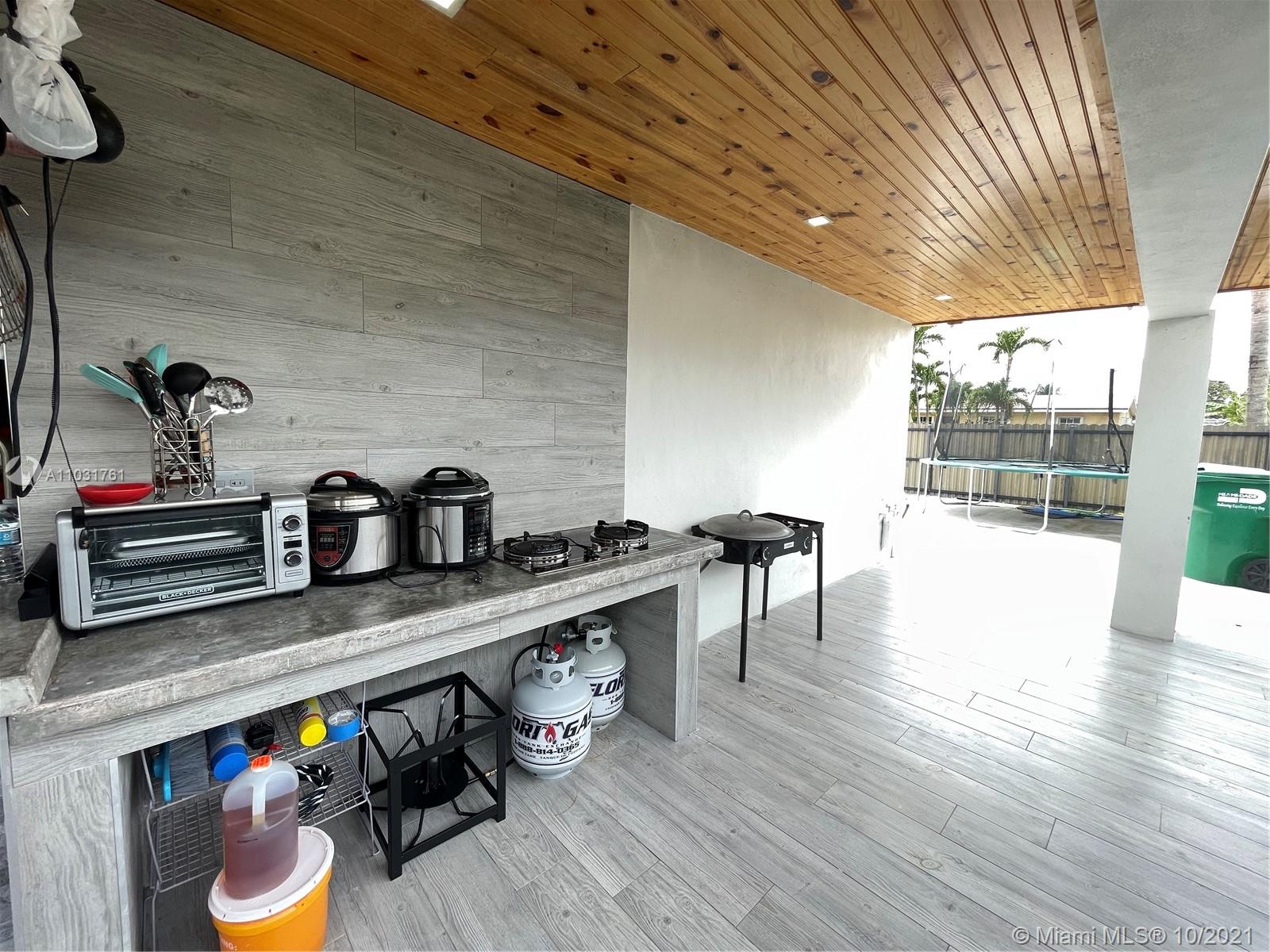 LEE GROVE ESTS - Residential