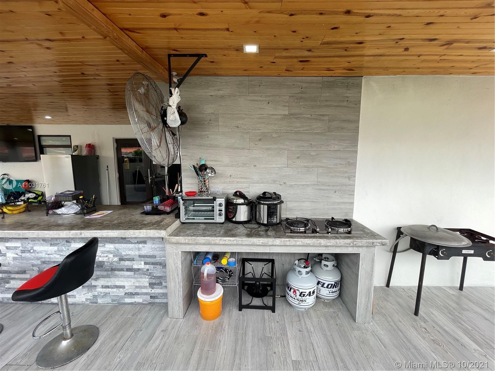 LEE GROVE ESTS - Residential