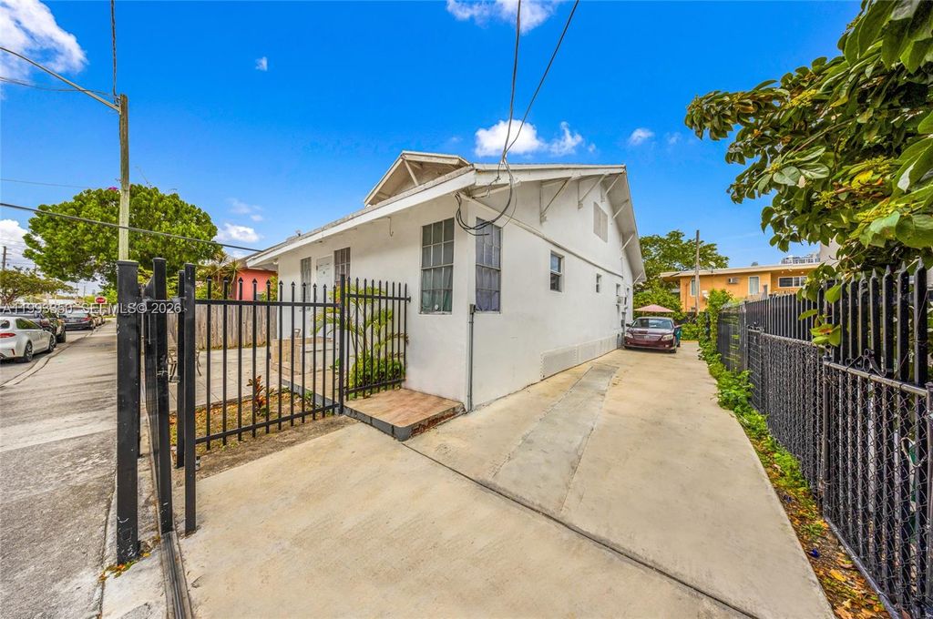 Photo of 127 SW 7th Ave, Miami, FL 33130 (MLS # A11993350)