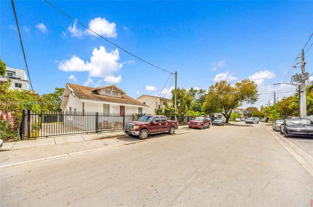 Photo of 127 SW 7th Ave, Miami, FL 33130 (MLS # A11993350)