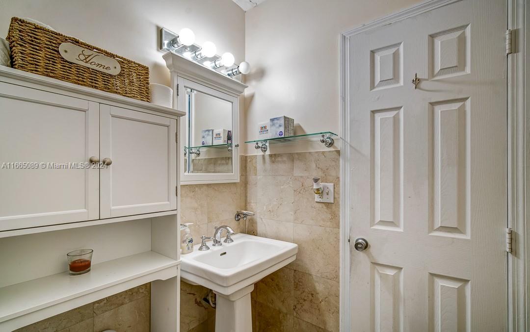 BISCAYNE BEACH-2ND ADDN - Residential