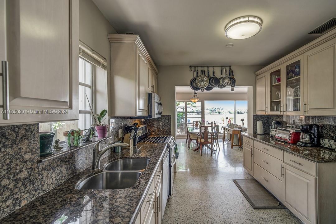 BISCAYNE BEACH-2ND ADDN - Residential