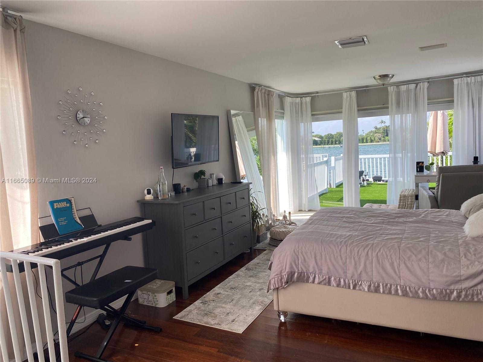 BISCAYNE BEACH-2ND ADDN - Residential