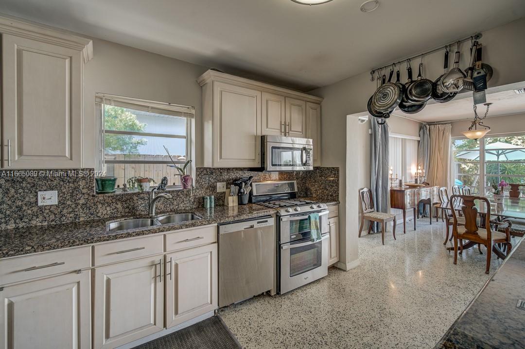 BISCAYNE BEACH-2ND ADDN - Residential