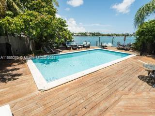 BISCAYNE BEACH-2ND ADDN - Residential