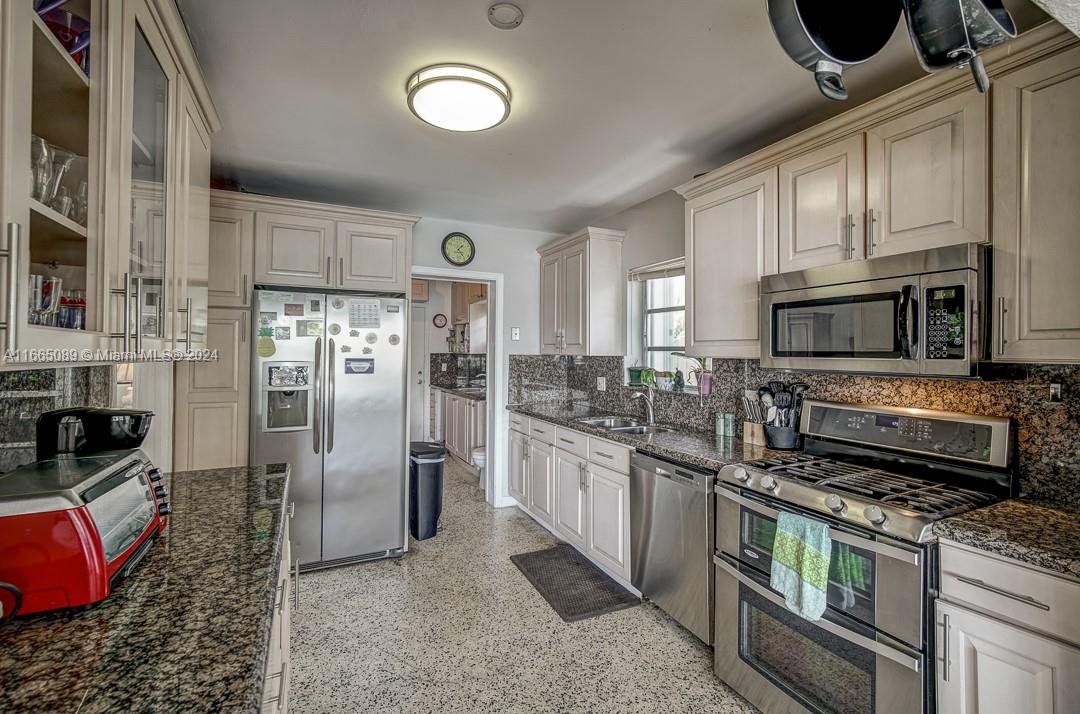 BISCAYNE BEACH-2ND ADDN - Residential
