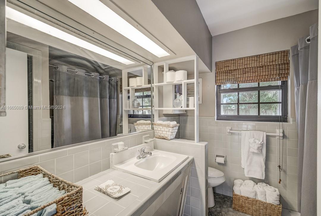 BISCAYNE BEACH-2ND ADDN - Residential