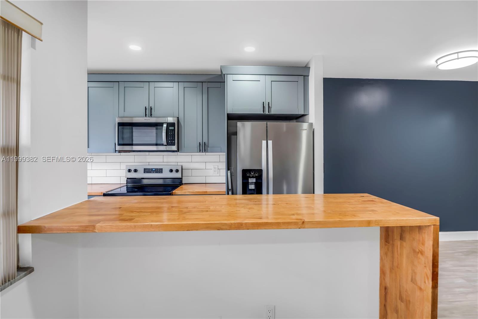 BEVERLY HILLS CONDO NUMBE - Residential Lease