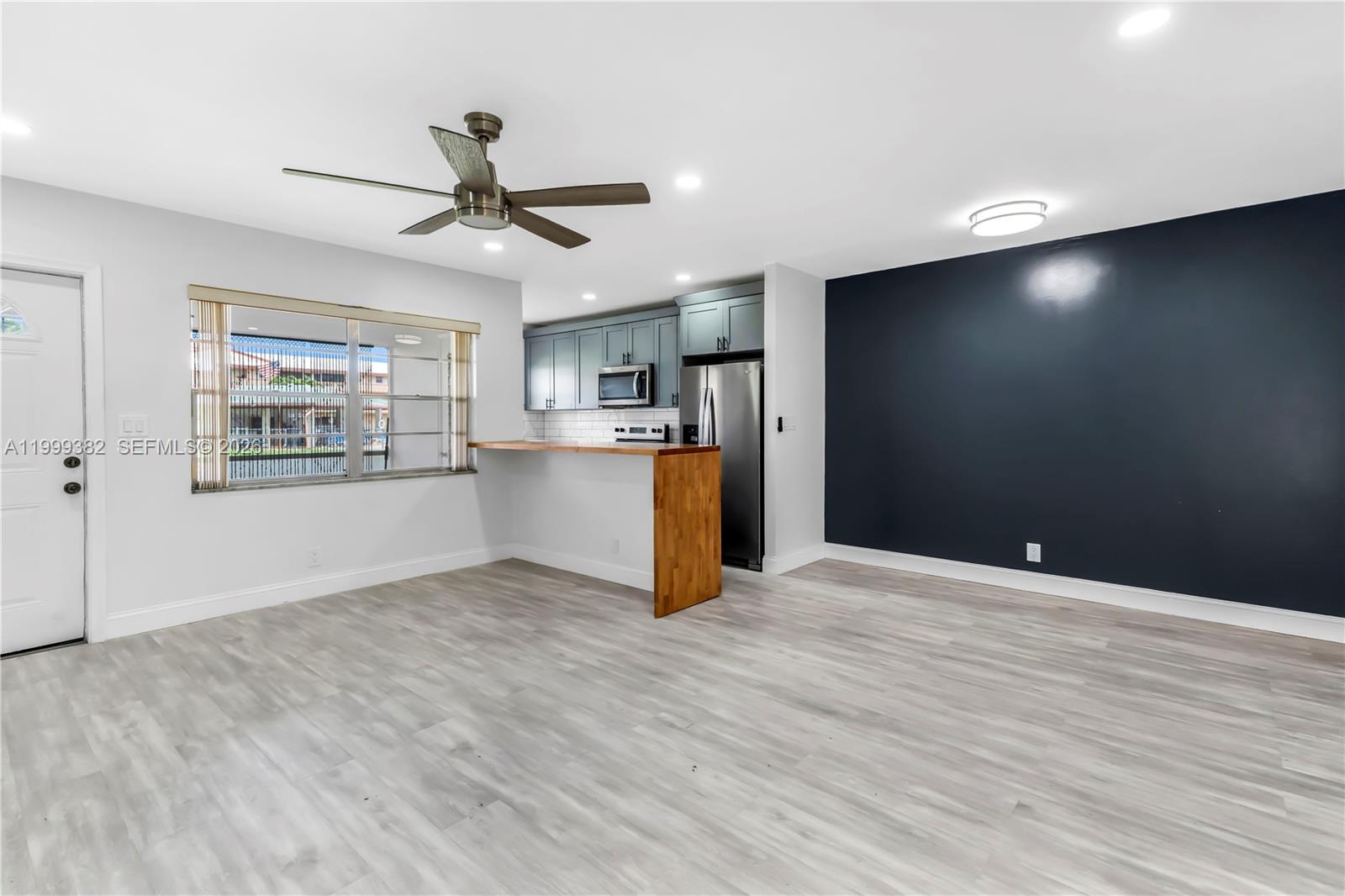 BEVERLY HILLS CONDO NUMBE - Residential Lease