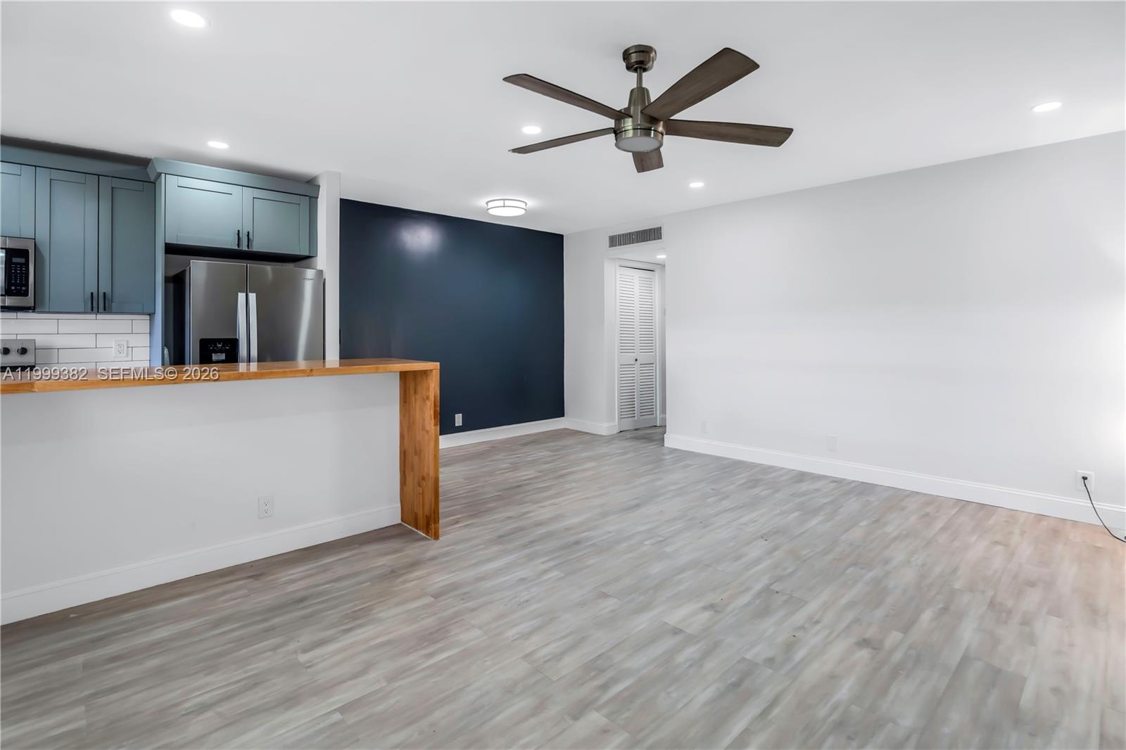 BEVERLY HILLS CONDO NUMBE - Residential Lease