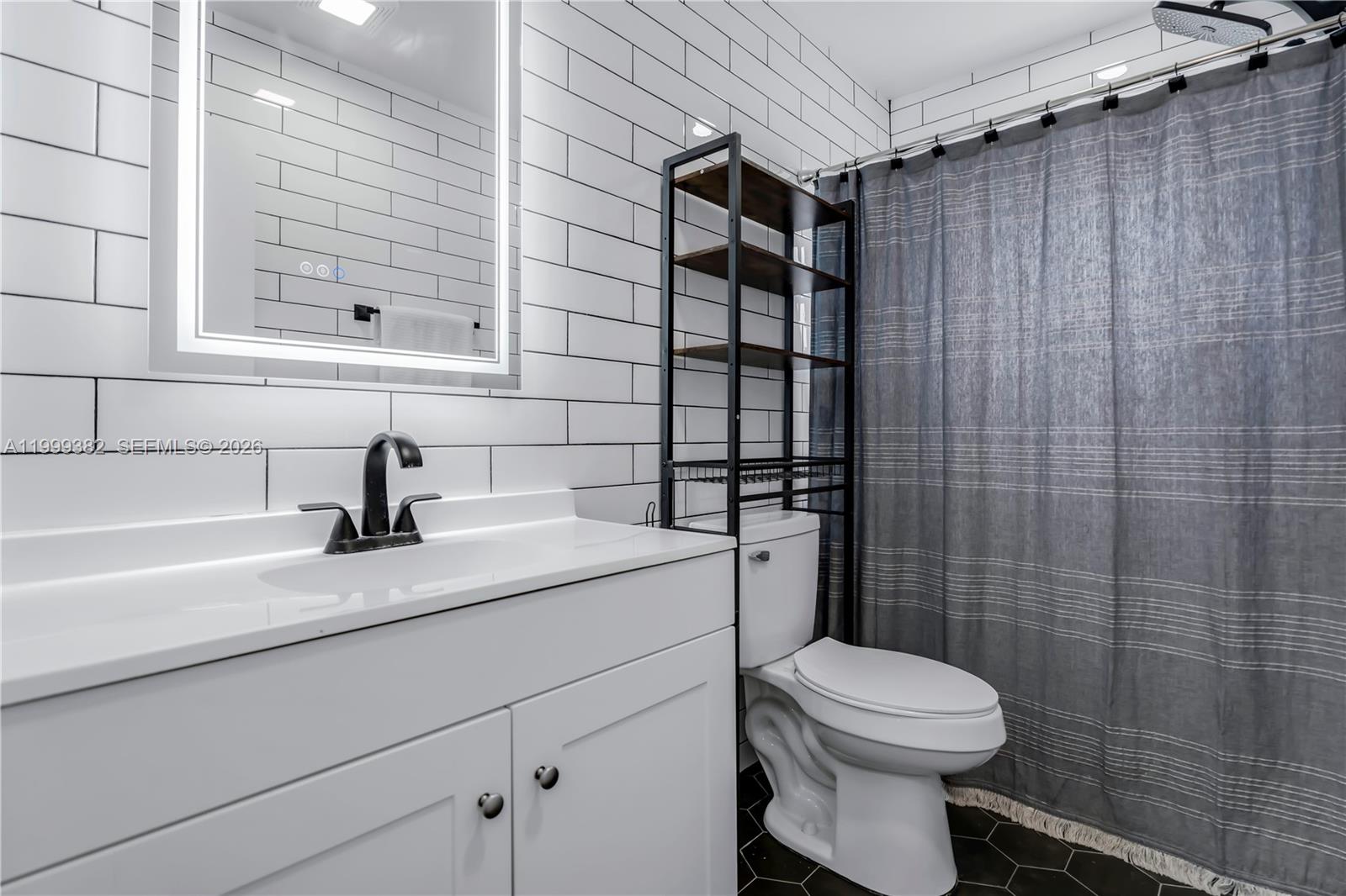 BEVERLY HILLS CONDO NUMBE - Residential Lease