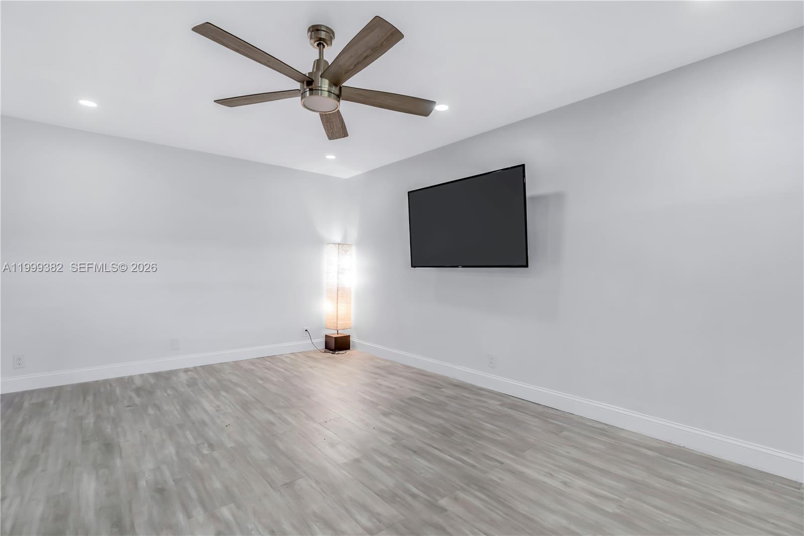 BEVERLY HILLS CONDO NUMBE - Residential Lease