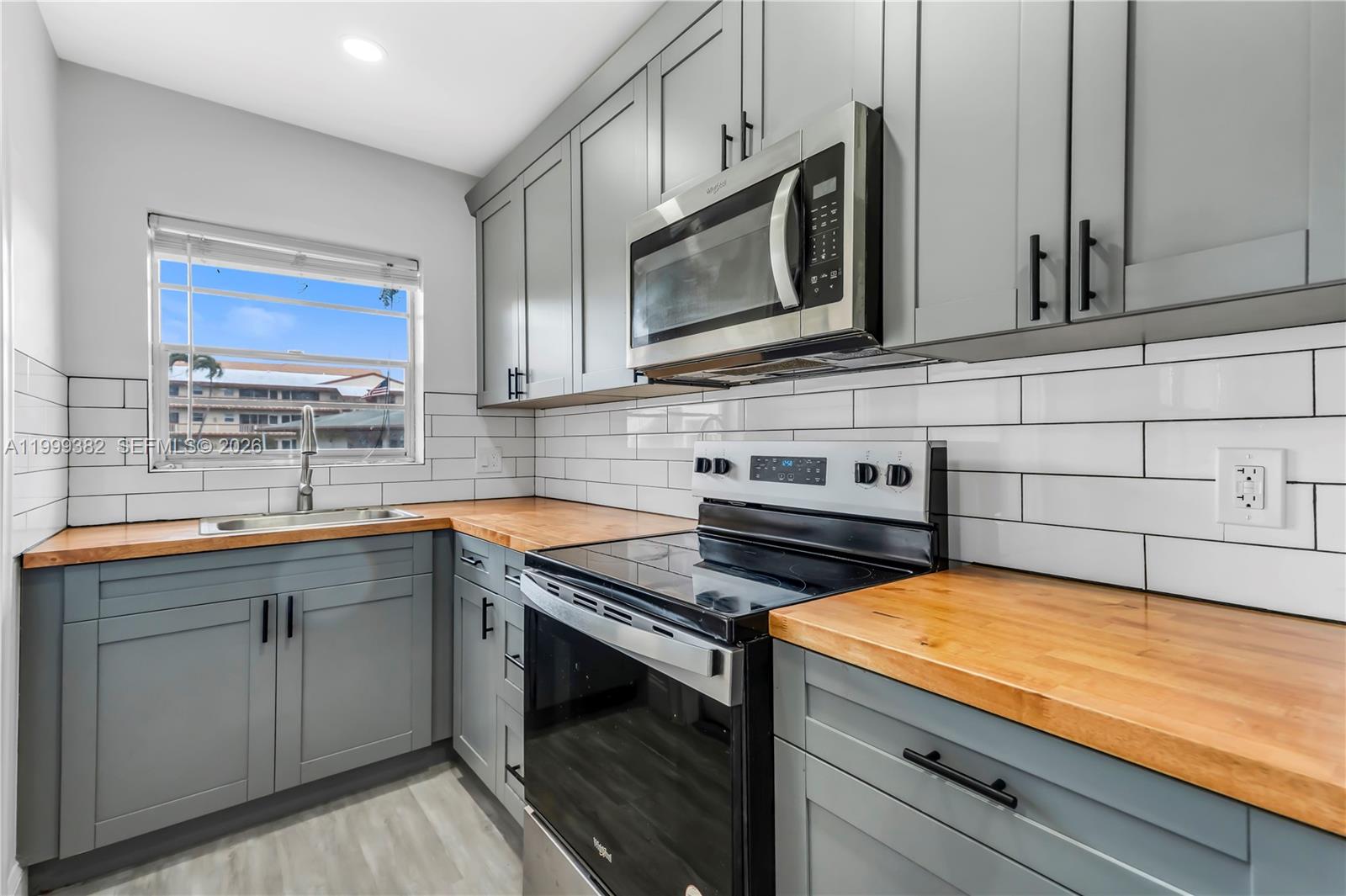 BEVERLY HILLS CONDO NUMBE - Residential Lease