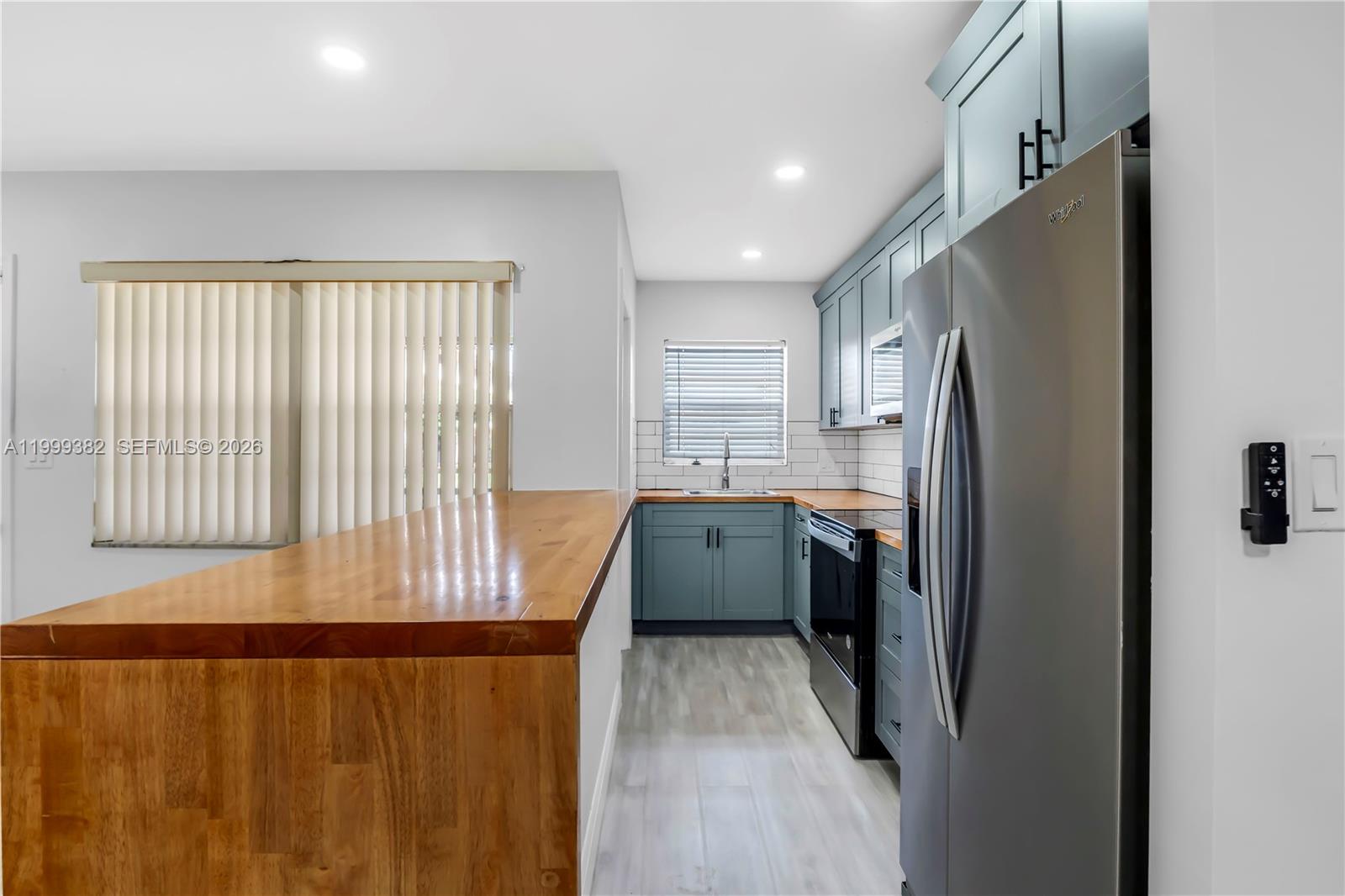 BEVERLY HILLS CONDO NUMBE - Residential Lease