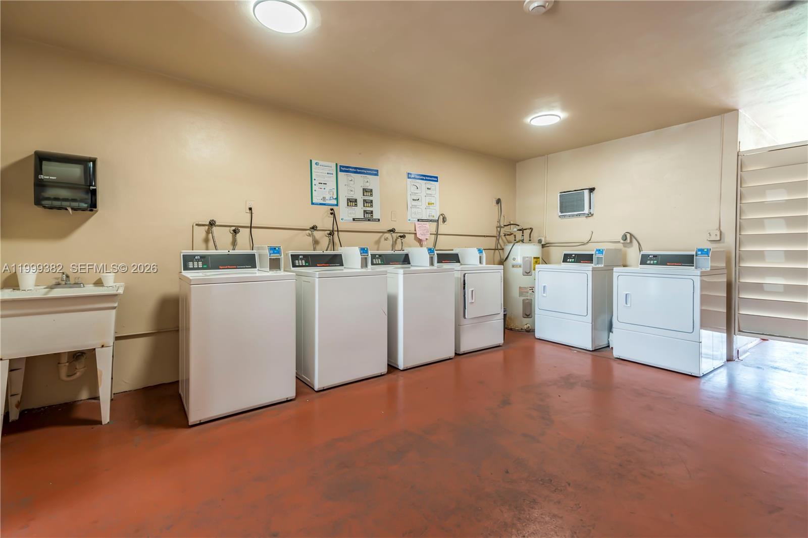 BEVERLY HILLS CONDO NUMBE - Residential Lease